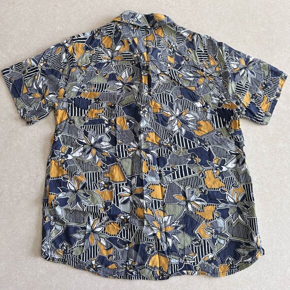 Native Youth Geo Flora Short Sleeve Button-Down Shirt ASO John B in Outer Banks - Picture 5 of 10